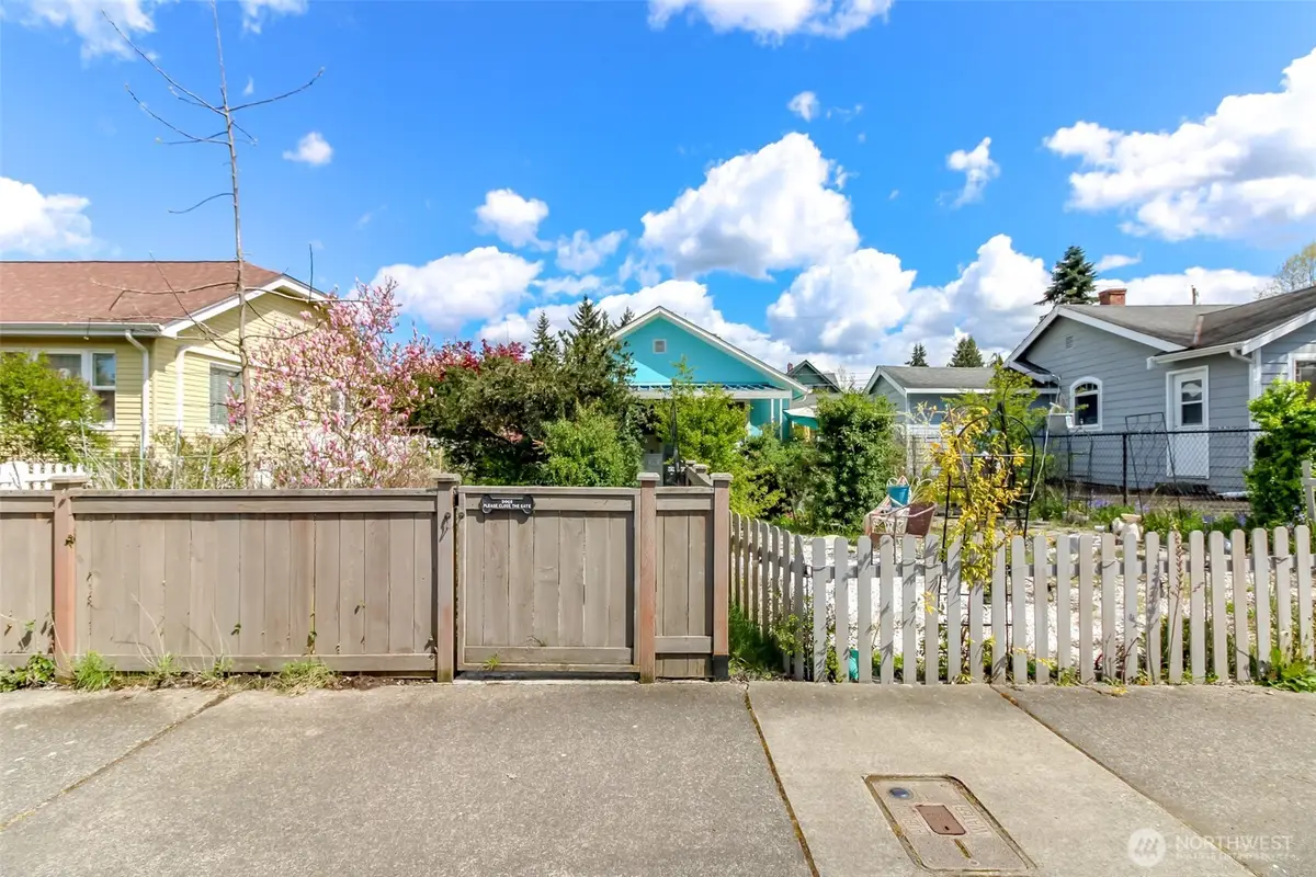 208 F Street Se, Auburn, WA 98002 - #1