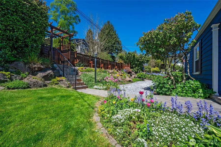 2822 23rd Avenue W, Seattle, WA 98199 - #3