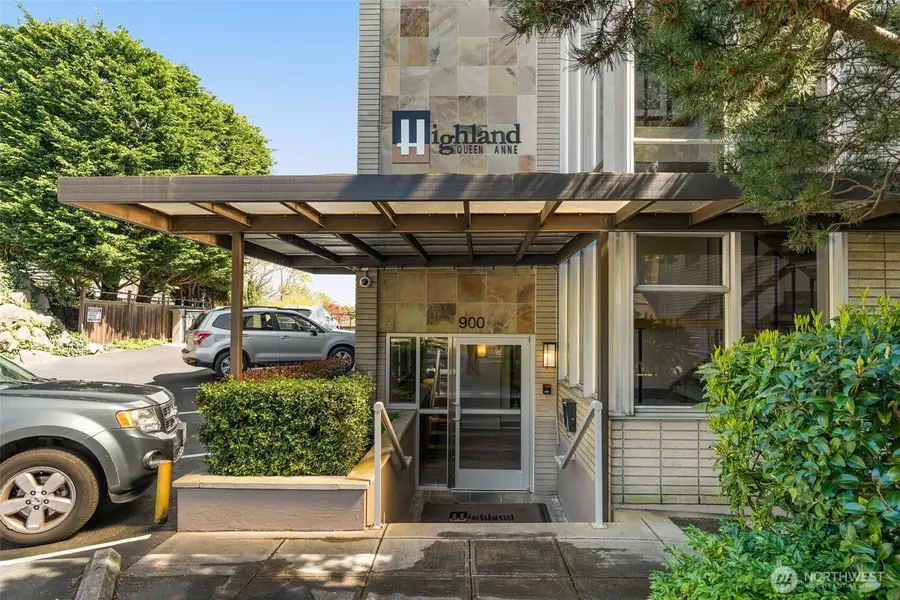 900 Warren Avenue N #302, Seattle, WA 98109 - #3