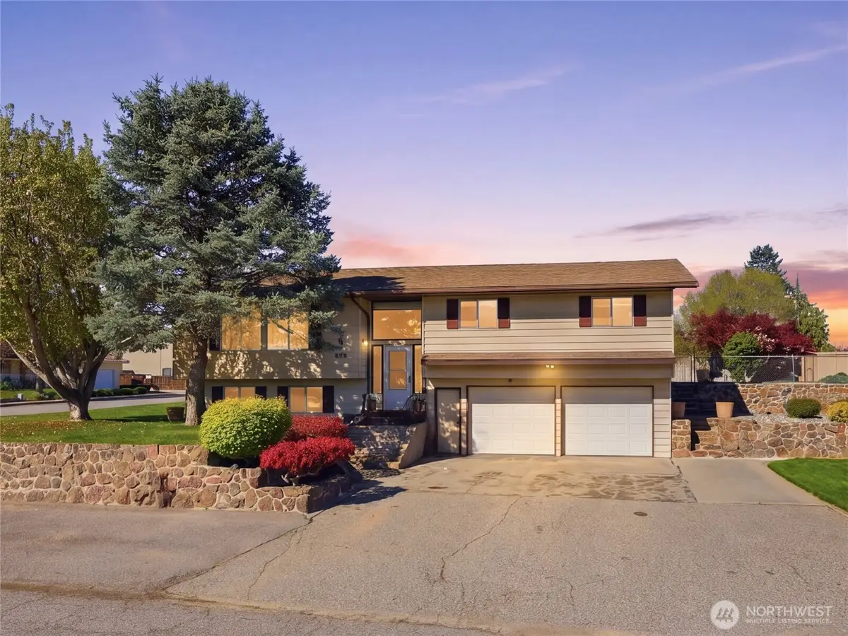 214 S Kansas Avenue, East Wenatchee, WA 98802 - #1