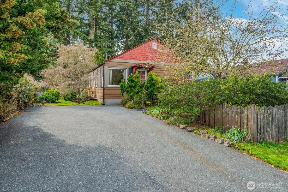 16751 Linden Avenue N, Shoreline, WA 98133 - #1