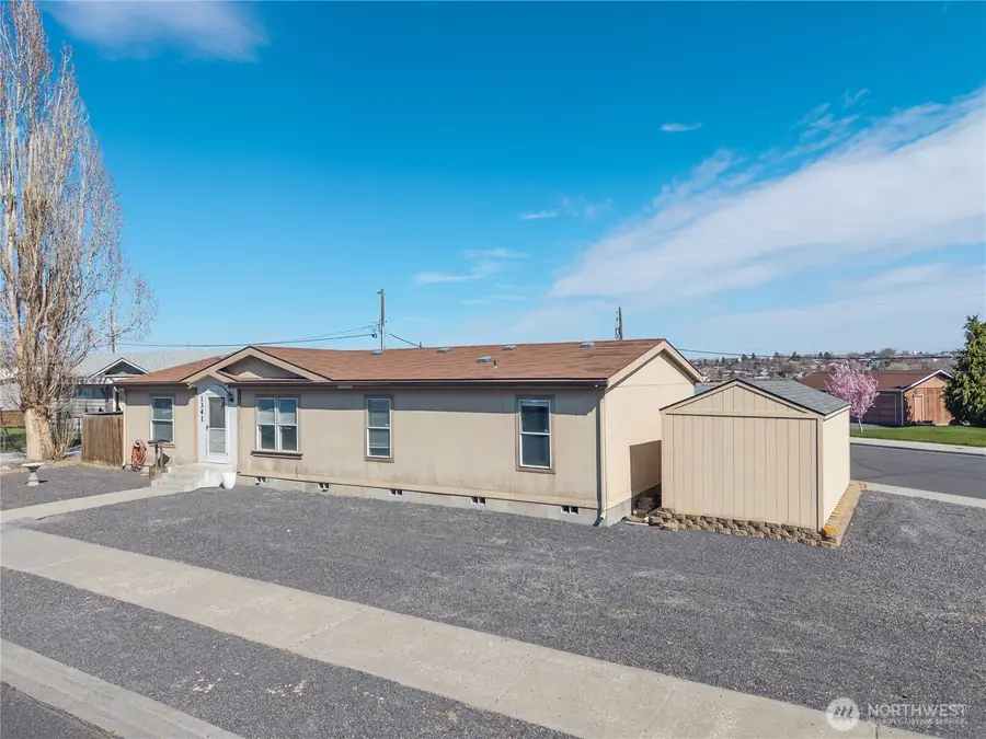 1341 W Columbia Avenue, Moses Lake, WA 98837 - #2
