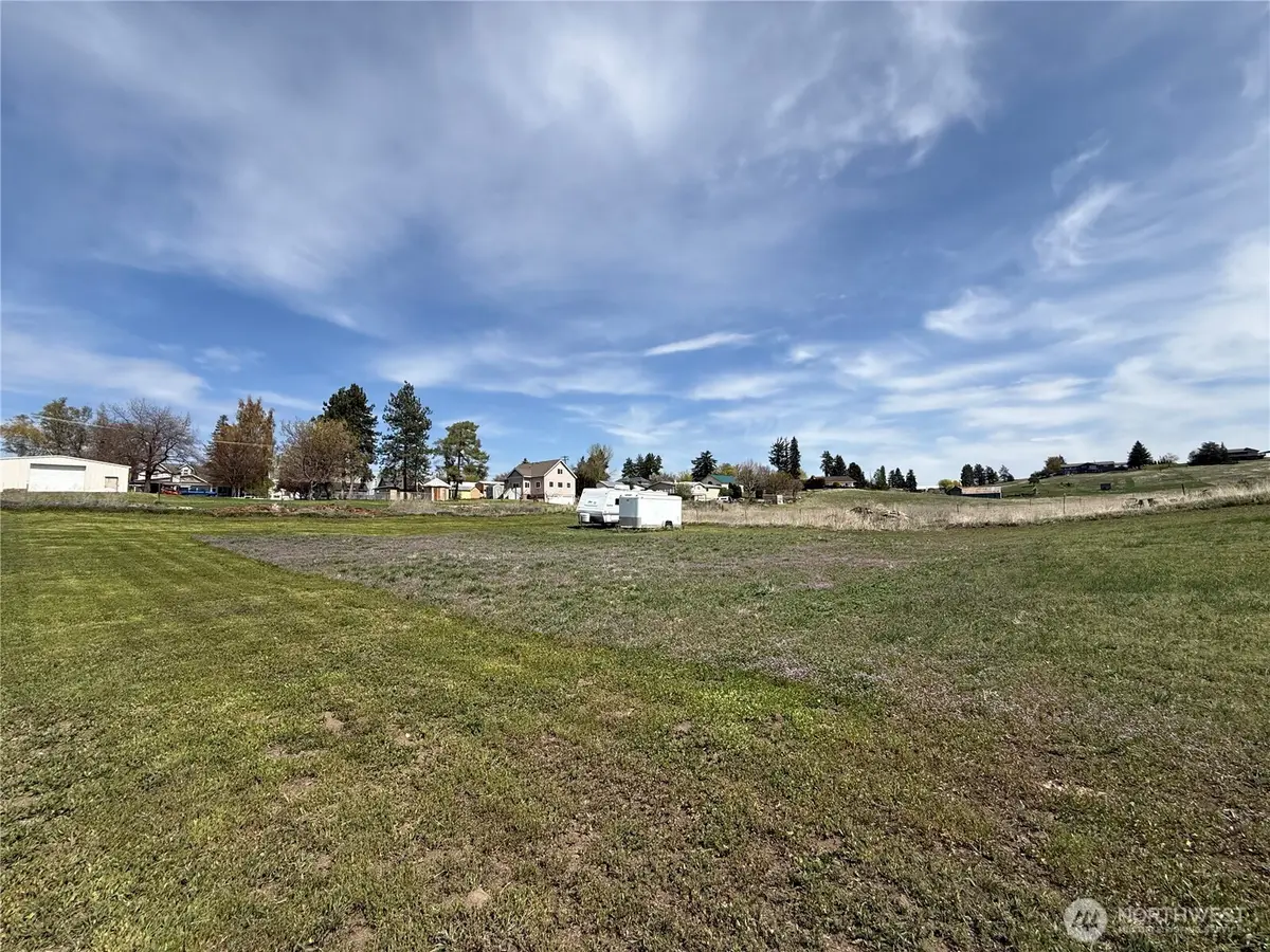 400 E Pine Street, Waterville, WA 98858 - #1