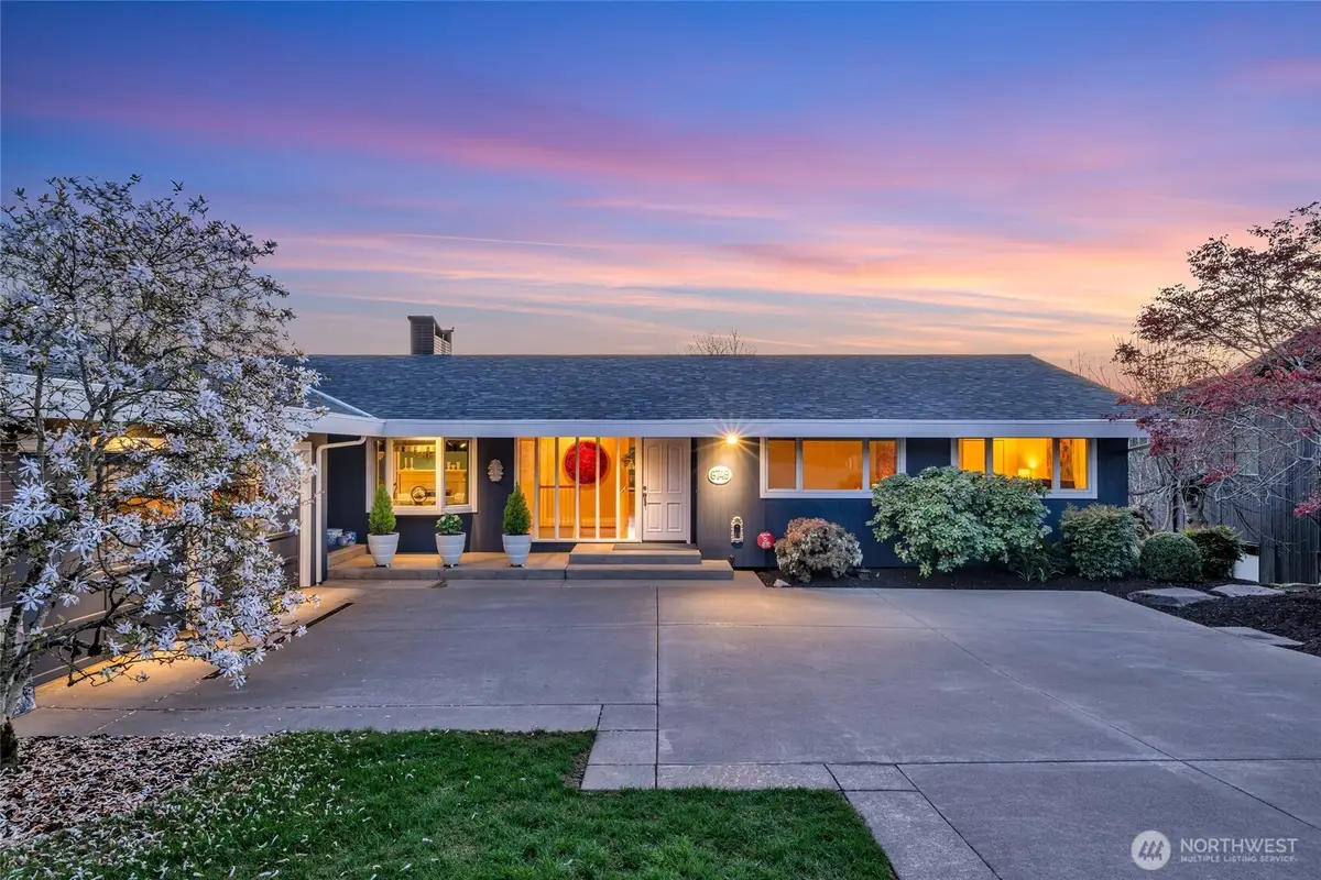 6749 82nd Avenue Se, Mercer Island, WA 98040 - #1