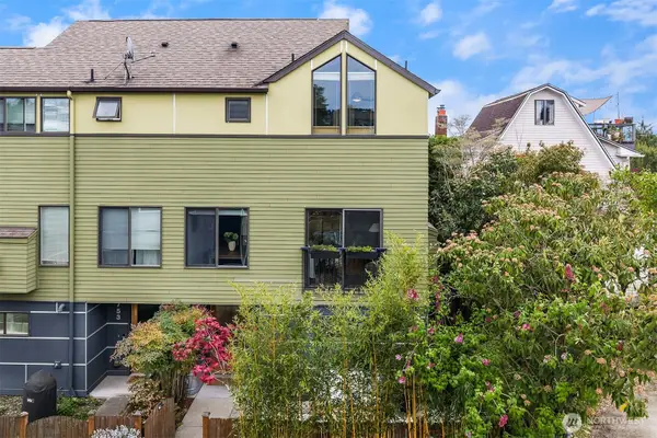 751 N 71st Street, Seattle, WA 98103