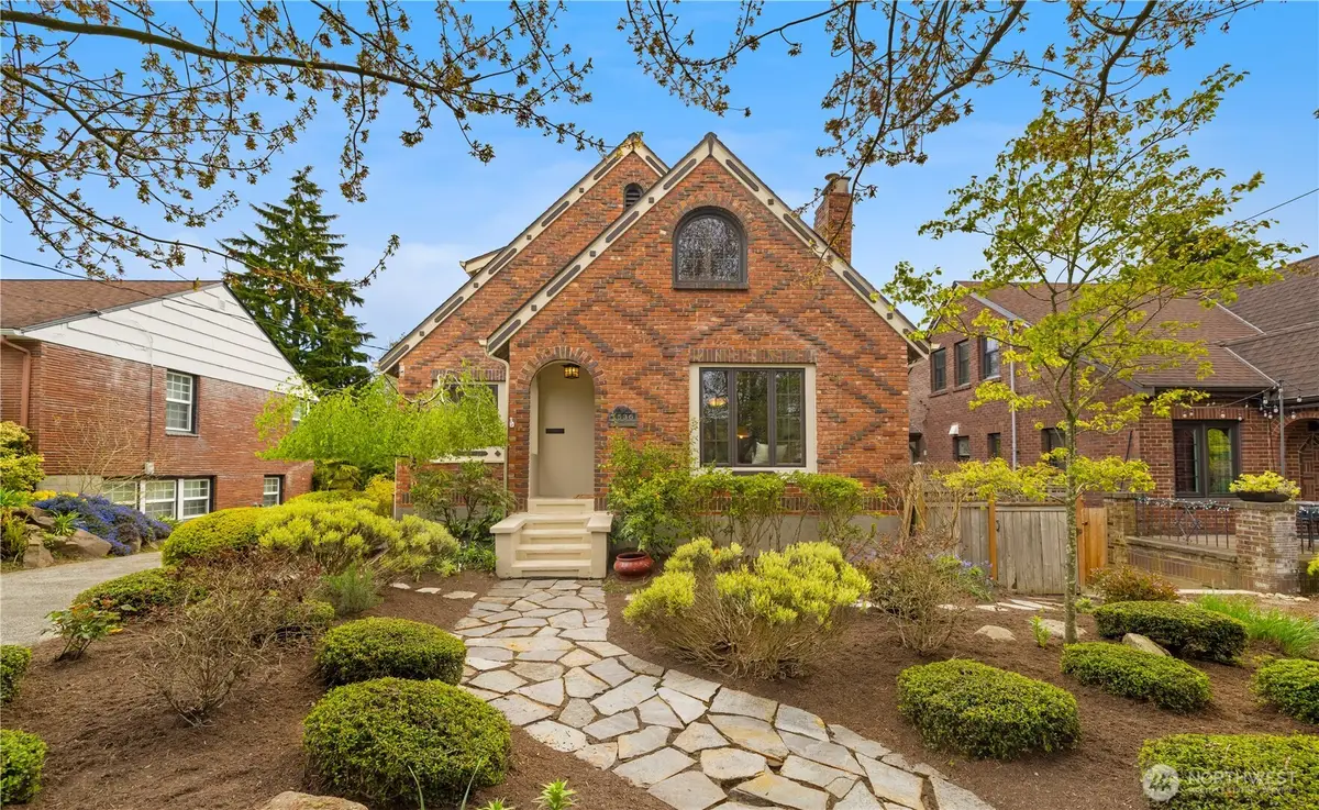 1536 Thorndyke Avenue W, Seattle, WA 98199 - #1