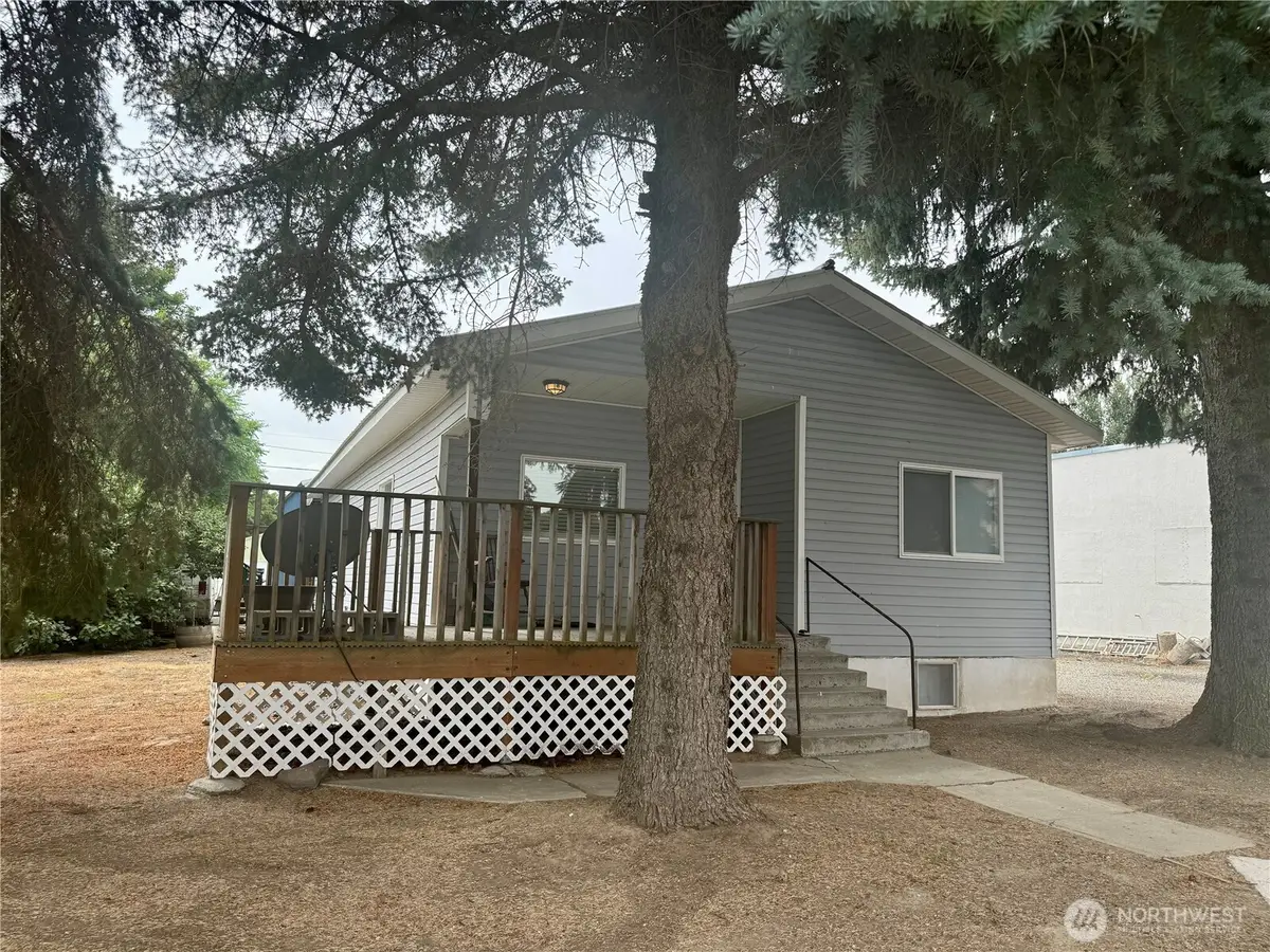 211 W Main Street, Almira, WA 99103 - #1