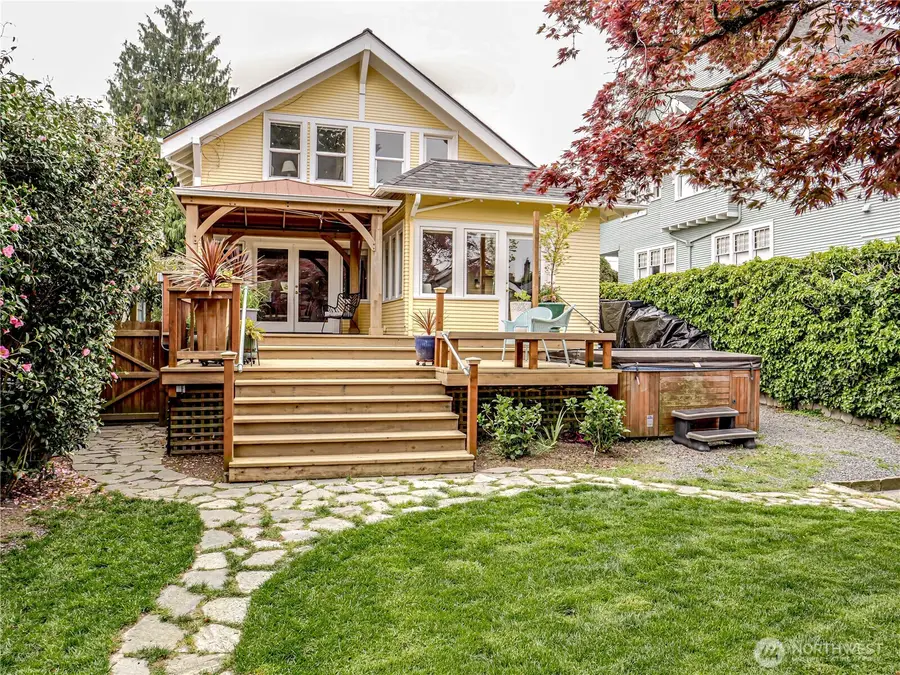 4026 Burke Avenue N, Seattle, WA 98103 - #3