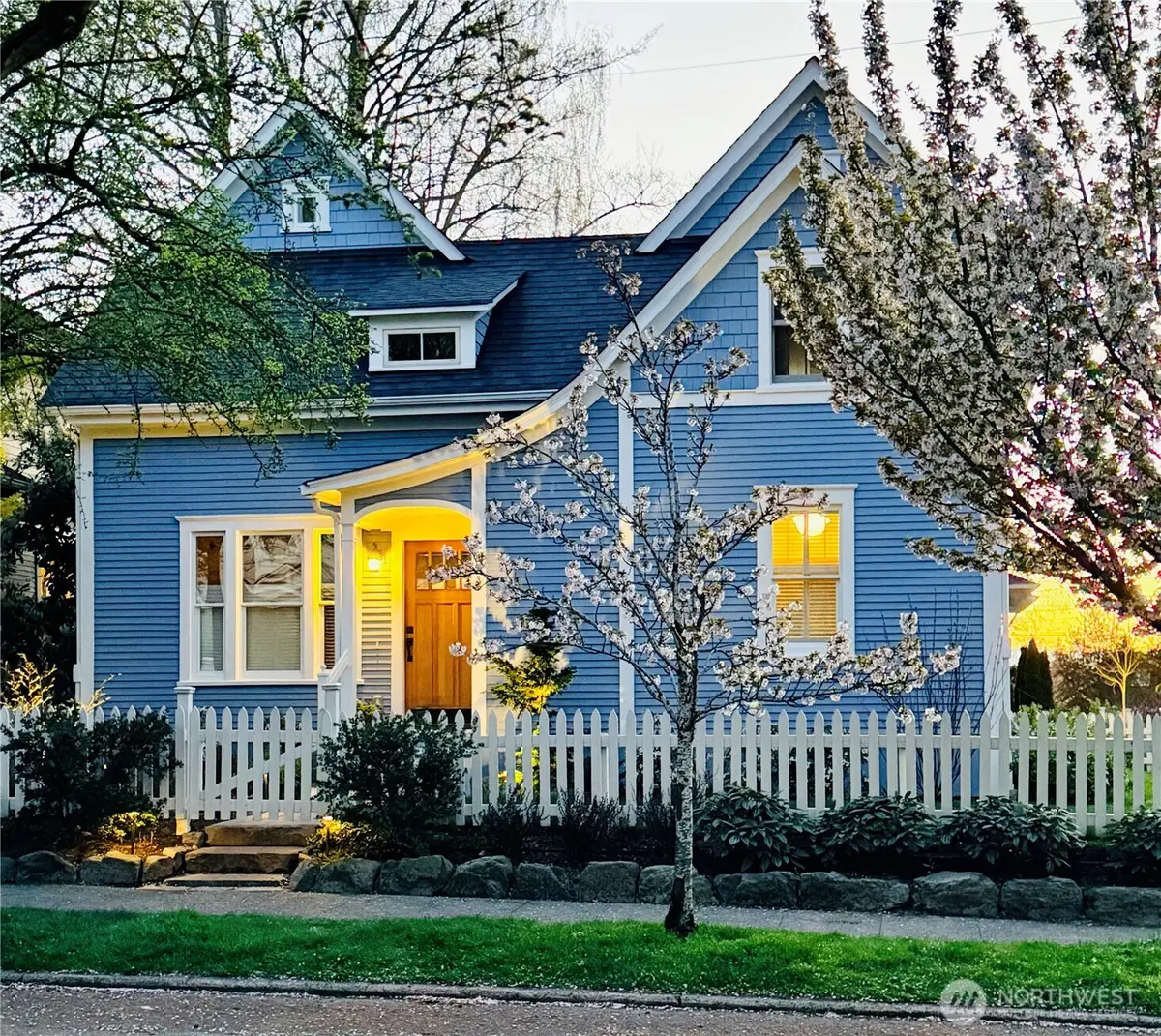 1823 Warren Avenue N, Seattle, WA 98109 - #1