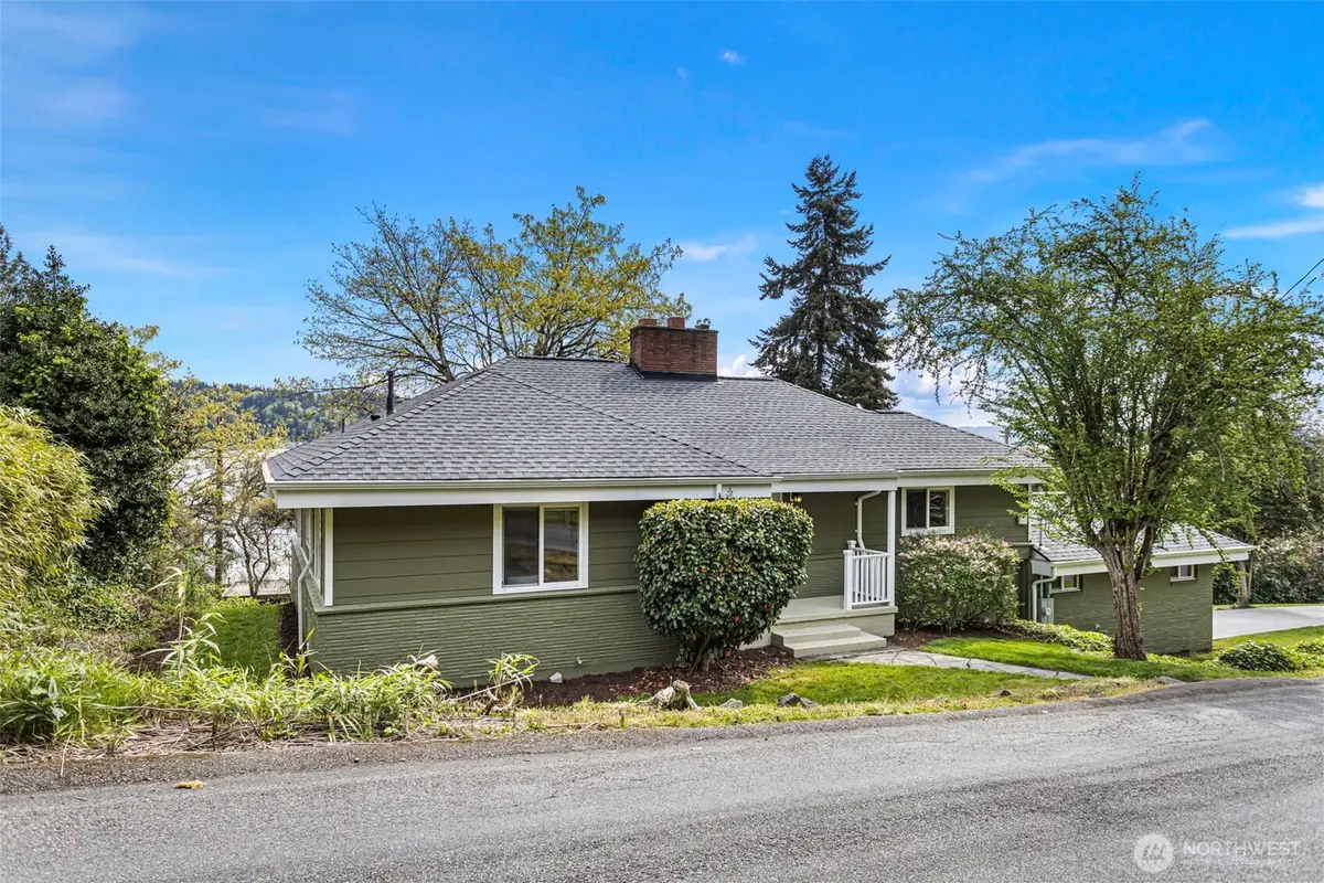 11210 Lakeside Avenue Ne, Seattle, WA 98125 - #1