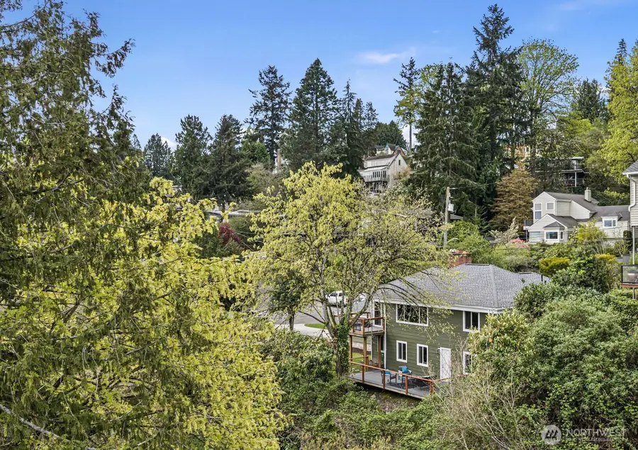 11210 Lakeside Avenue Ne, Seattle, WA 98125 - #3