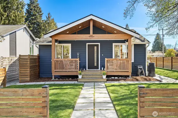 5954 SW 49th Avenue #A, Seattle, WA 98136