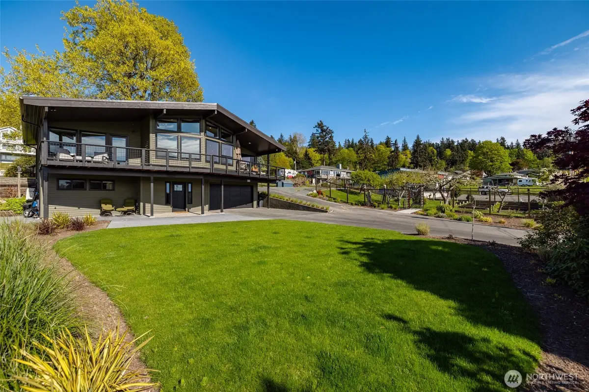 8177 Cultus Dr, Clinton, WA 98236 - #1