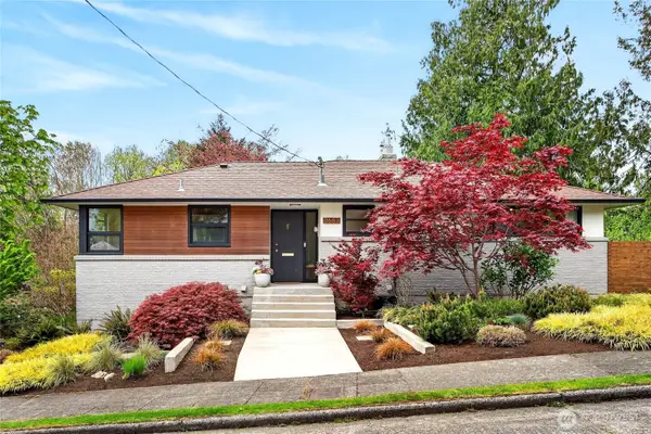 8683 Island Drive S, Seattle, WA 98118