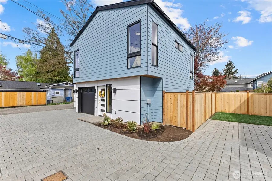 9537 Dayton Avenue N, Seattle, WA 98103 - #2