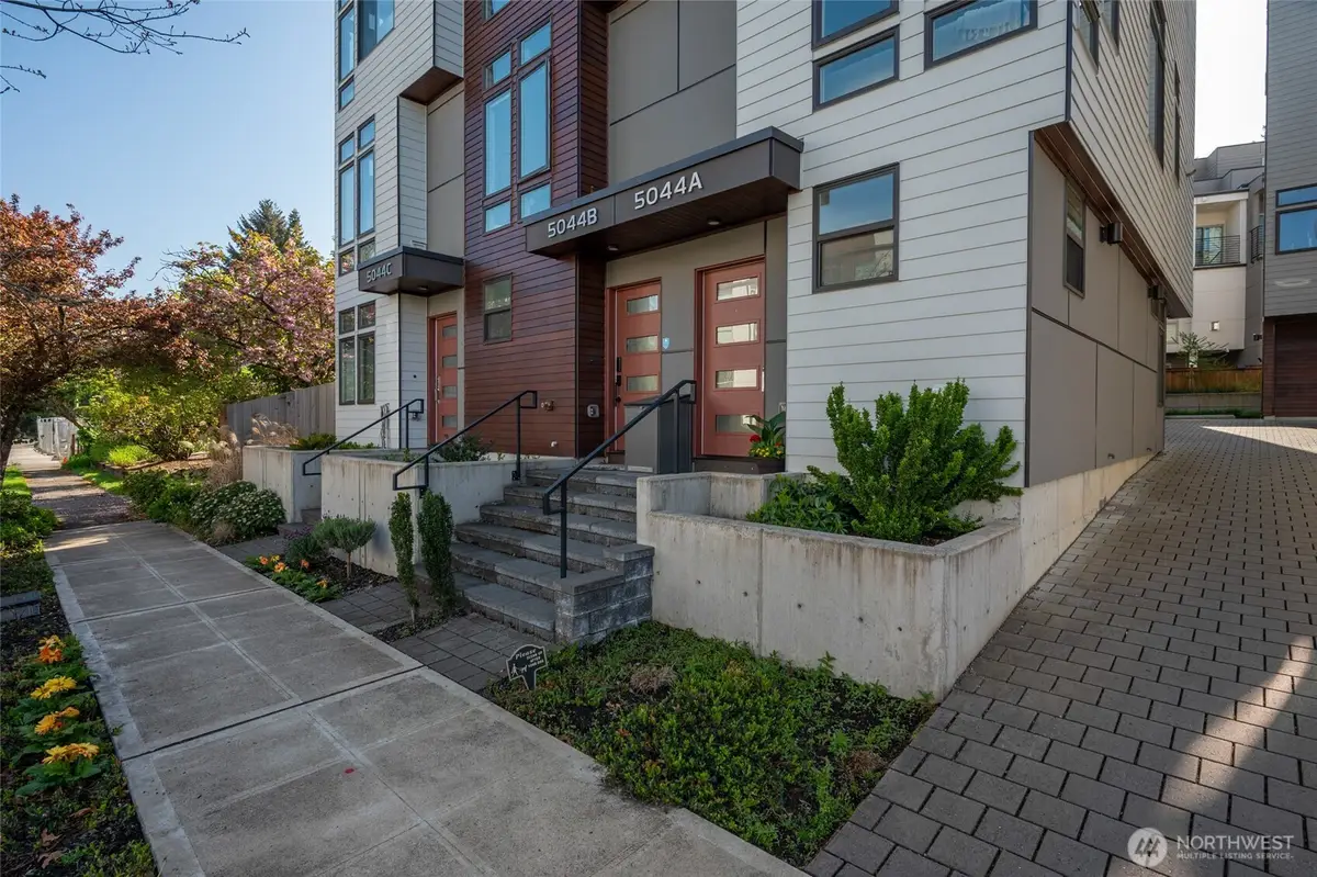 5044 Sand Point Place Ne, Seattle, WA 98105 - #1