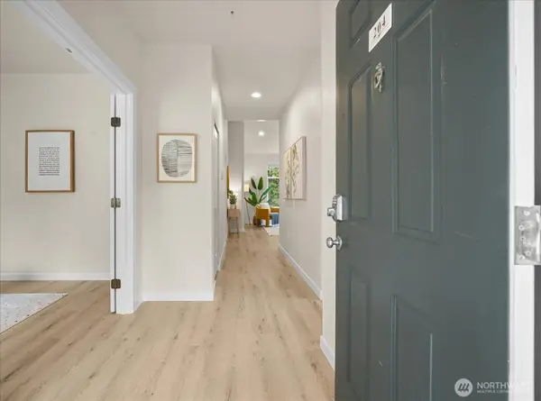 9728 178th Place Ne #204, Redmond, WA 98052