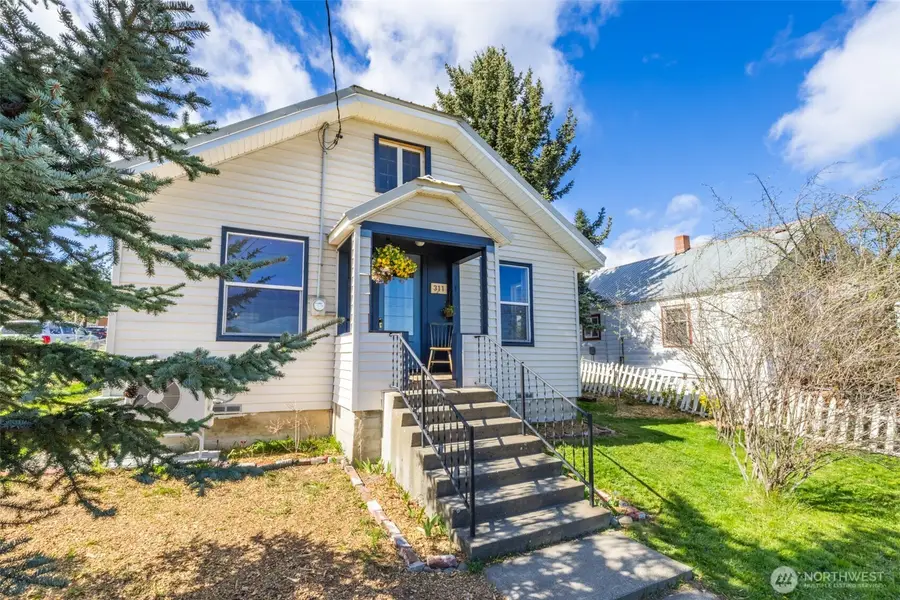 311 W Nevada Avenue, Roslyn, WA 98941 - #2
