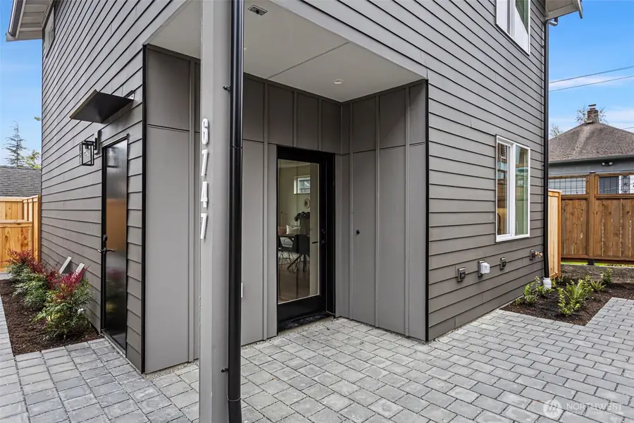 6747 Earl Avenue Nw, Seattle, WA 98117 - #3