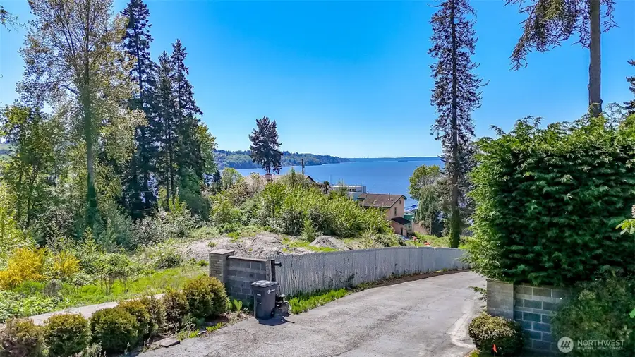 27 10th Avenue S, Des Moines, WA 98198 - #3