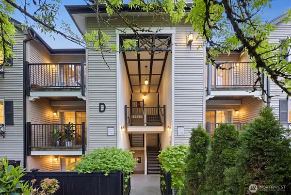 215 9th Street #D101, Kirkland, WA 98033
