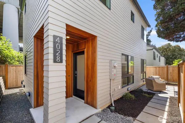 4028 5th Avenue Ne, Seattle, WA 98105