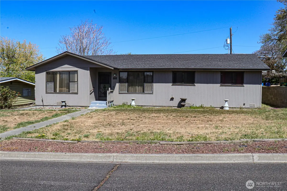 222 W Nelson Road, Moses Lake, WA 98837 - #1