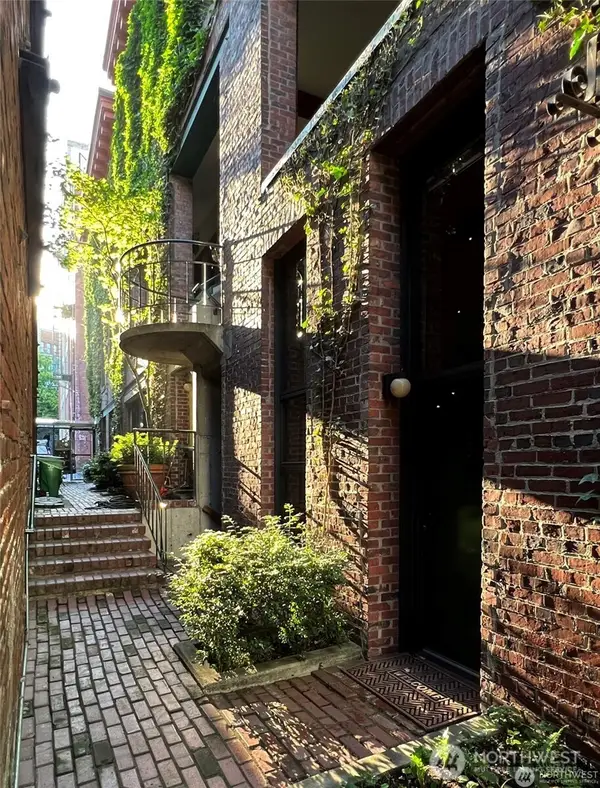 611 Post Avenue #7, Seattle, WA 98104