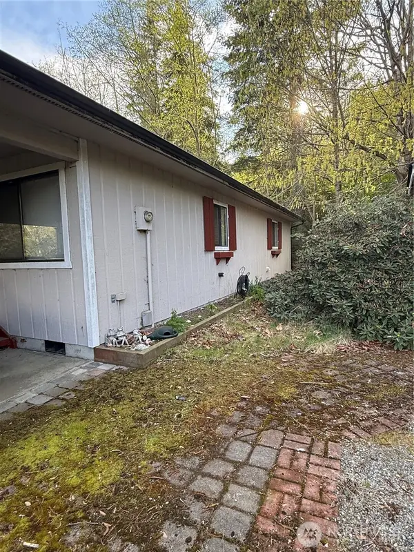24 E Cross Island Road, Camano Island, WA 98282