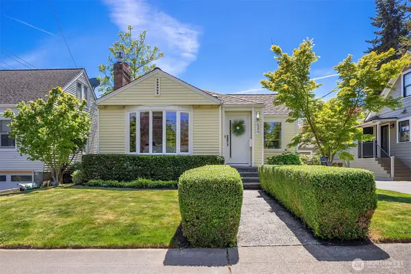 549 N 77th Street, Seattle, WA 98103