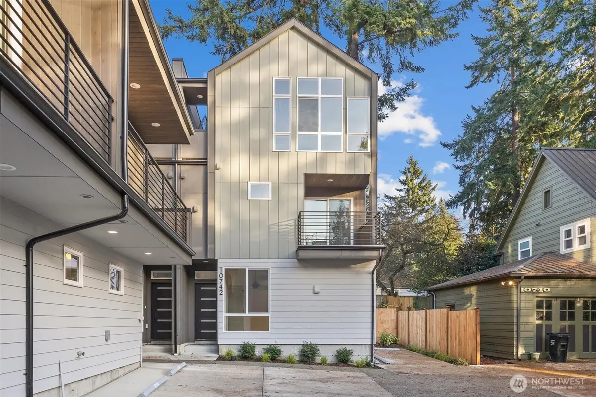 10742 Interlake Avenue N, Seattle, WA 98133 - #1