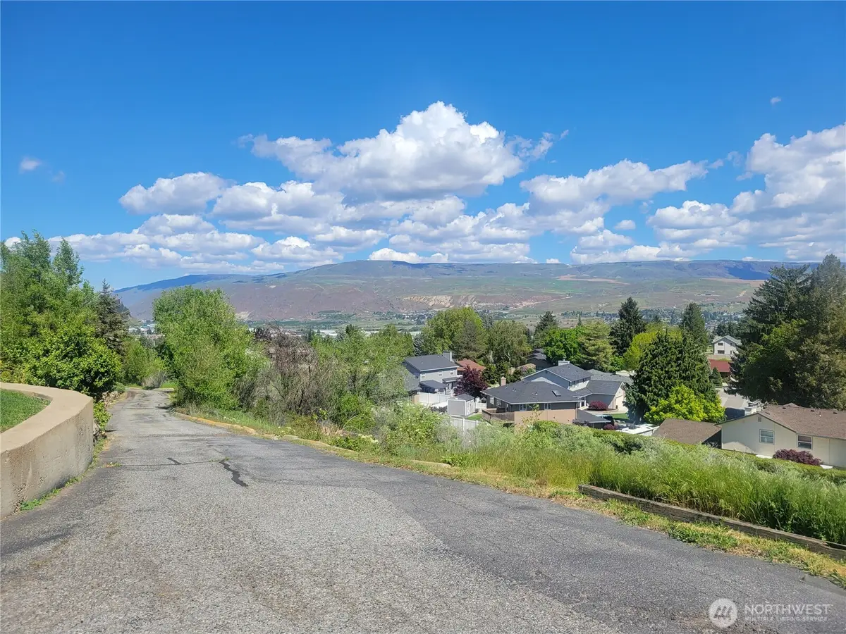1823 North Road, Wenatchee, WA 98801 - #1