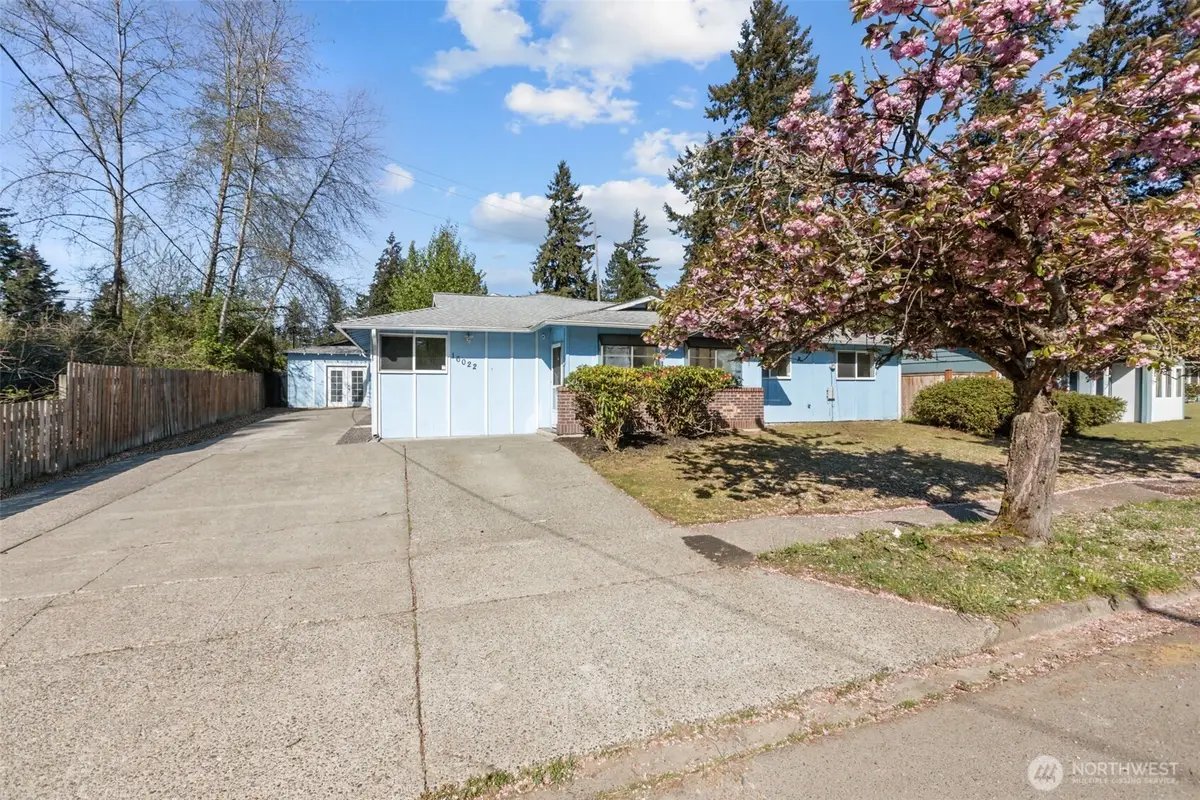 16022 126th Avenue Se, Renton, WA 98058 - #1