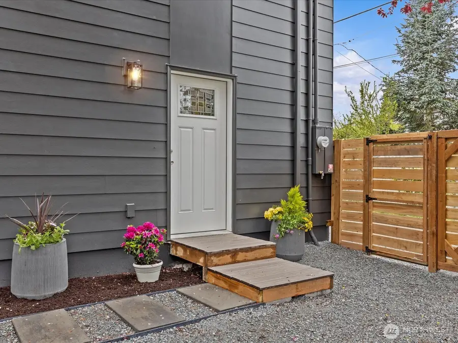 8117 17th Avenue Sw #B, Seattle, WA 98106 - #2
