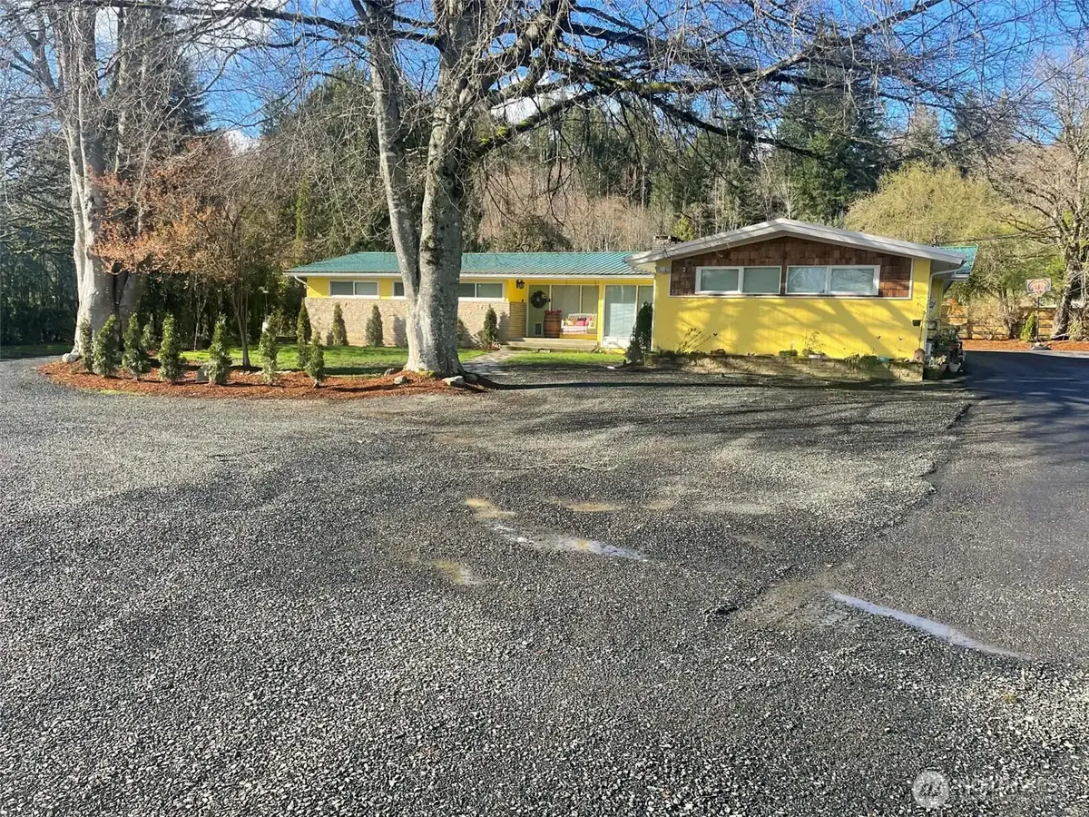310 W Pine Street, Elma, WA 98541 - #1