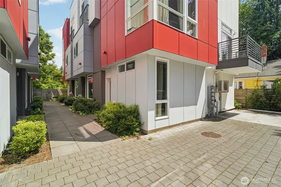 9032 14th Avenue Nw #D, Seattle, WA 98117 - #2