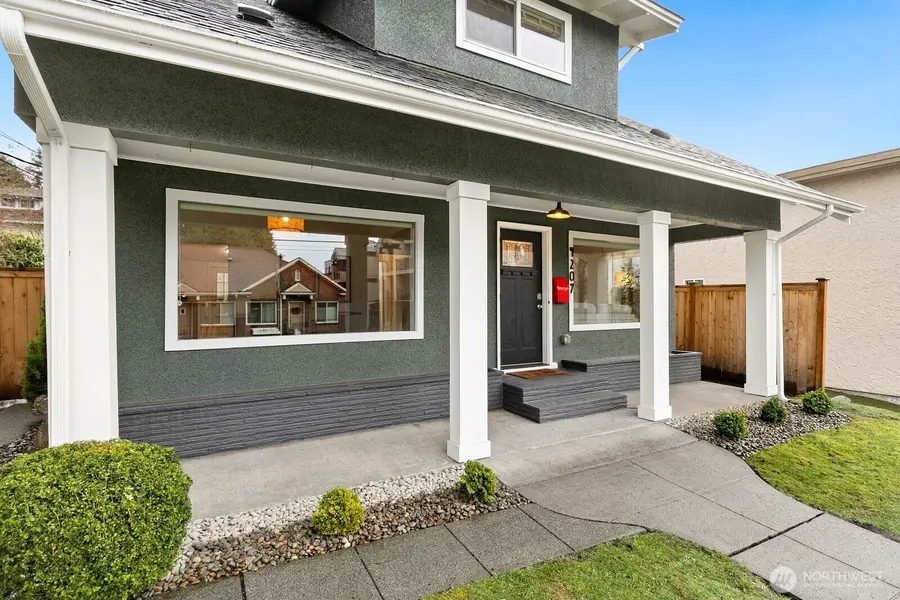 4207 SW Manning St, Seattle, WA 98116 - #3