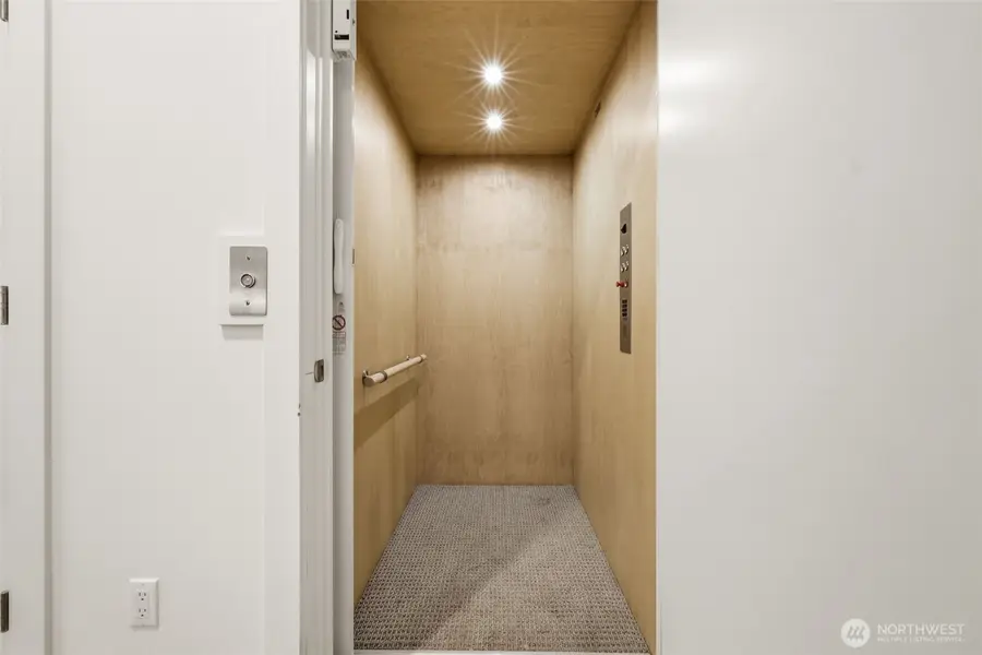 3009 Harbor Avenue Sw, Seattle, WA 98126 - #3