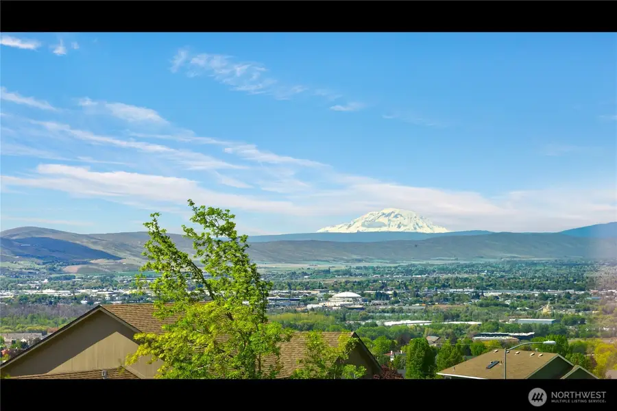 5600 Sycamore Drive, Yakima, WA 98902 - #3