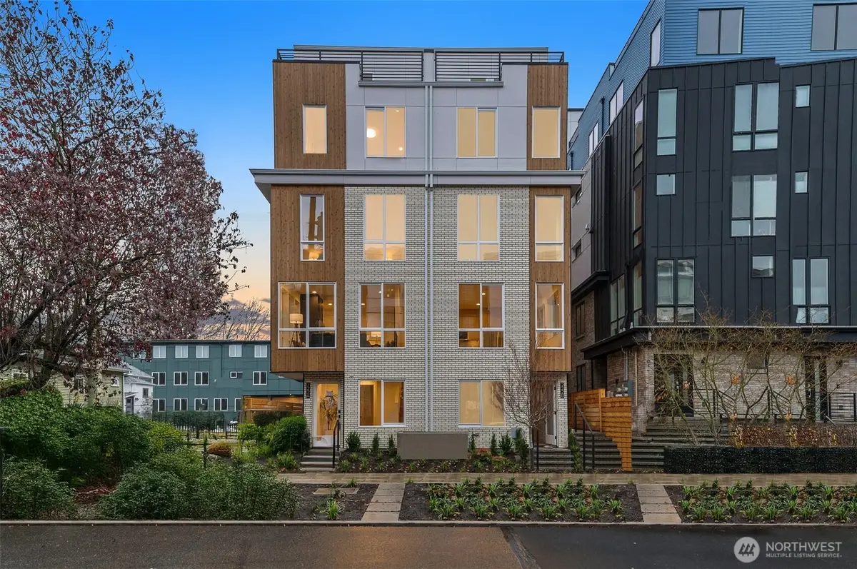 222 10th Avenue E, Seattle, WA 98102 - #1