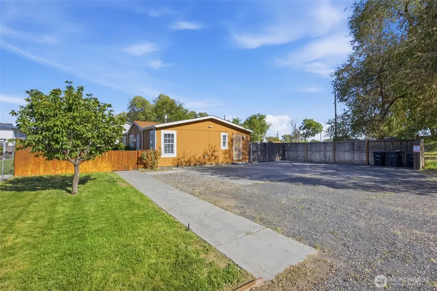 1827 W Bemis Street, Moses Lake, WA 98837 - #2