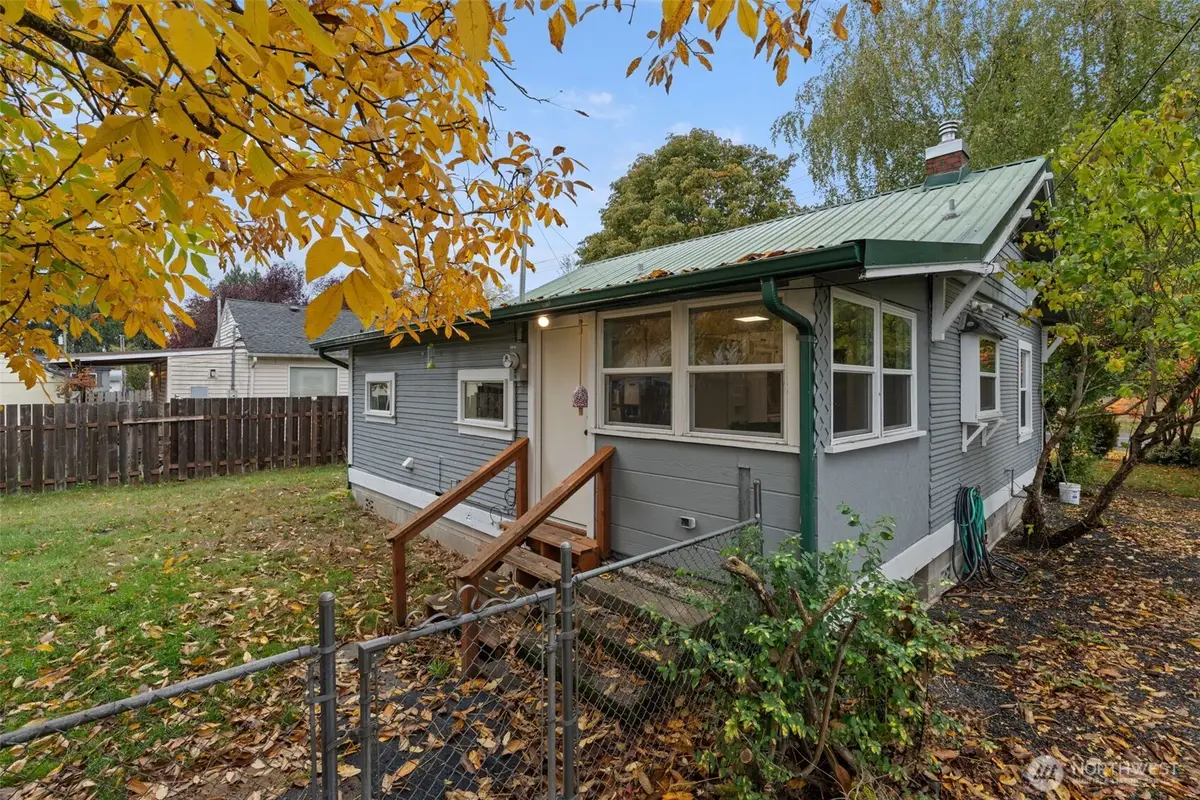 212 W 6th Street, Centralia, WA 98531 - #1