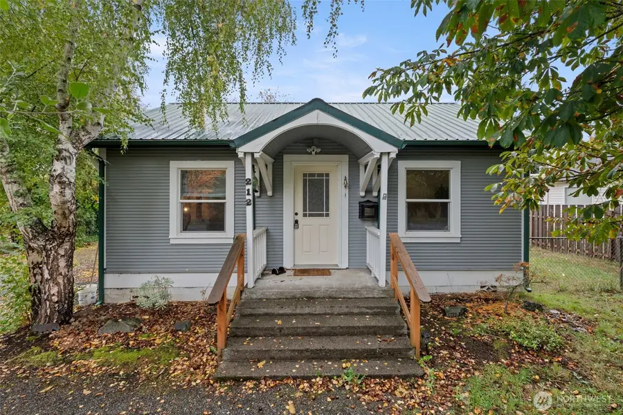 212 W 6th Street, Centralia, WA 98531 - #2