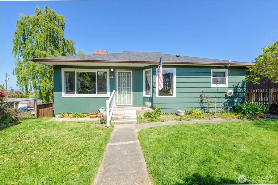 623 E 10th St, Port Angeles, WA 98362 - #2