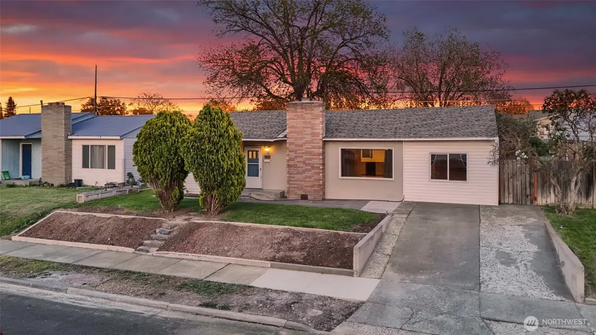 807 S Hawthorne Drive, Moses Lake, WA 98837 - #1