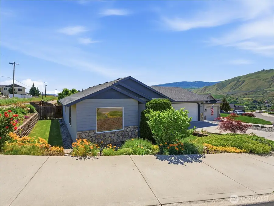 573 S James Avenue, East Wenatchee, WA 98802 - #2