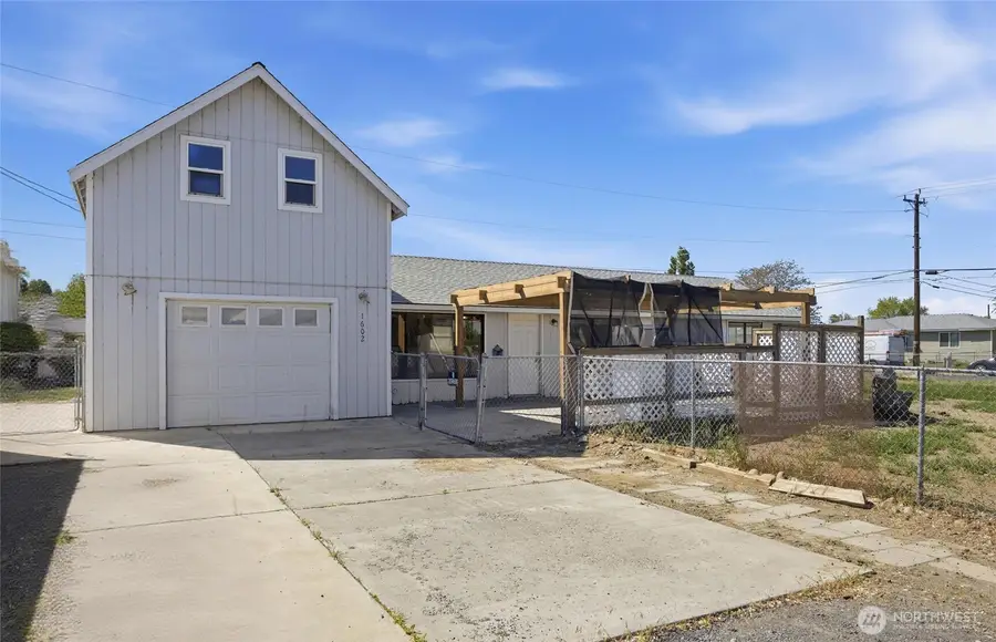 1602 W Fern Drive, Moses Lake, WA 98837 - #2