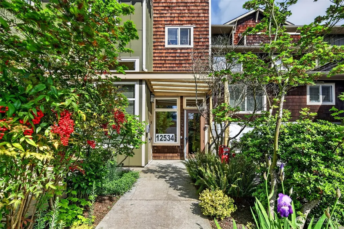 12534 15th Avenue Ne #22, Seattle, WA 98125 - #1