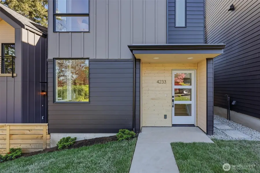 4233 S Bradford Street, Seattle, WA 98118 - #2