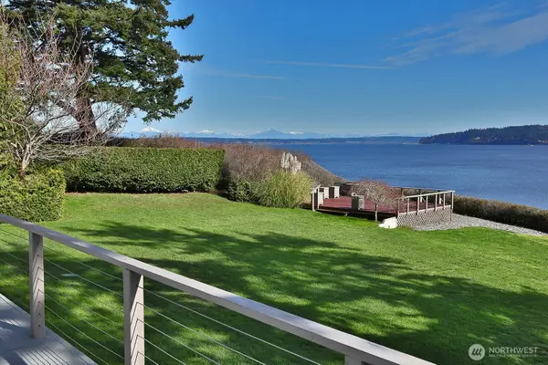 2693 North Bluff Road, Greenbank, WA 98253